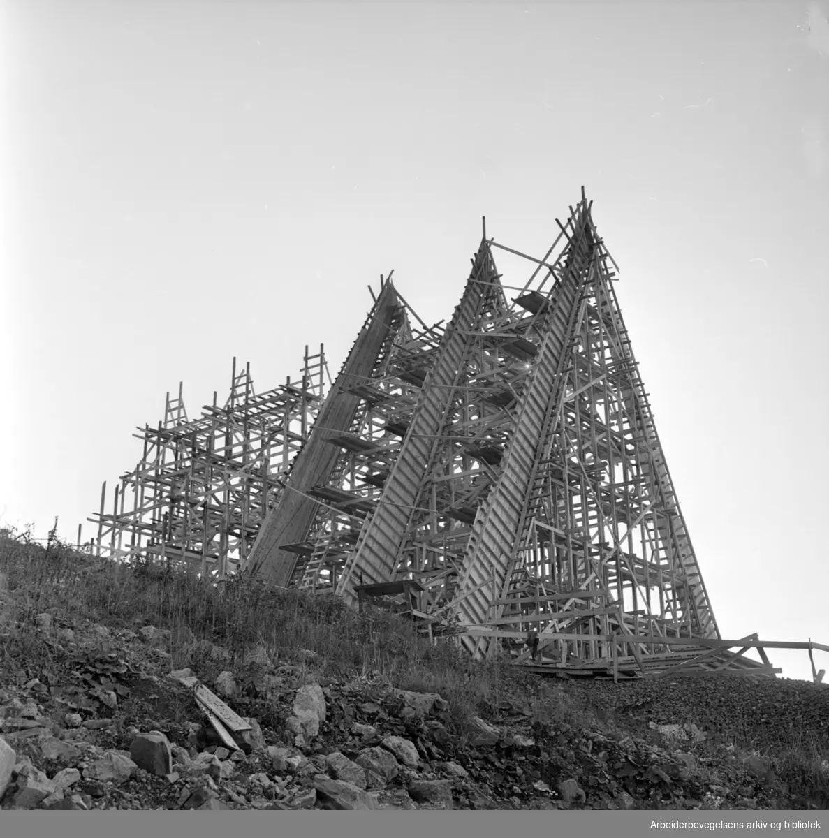 Manglerud. Manglerud kirke under bygging. Oktober 1962