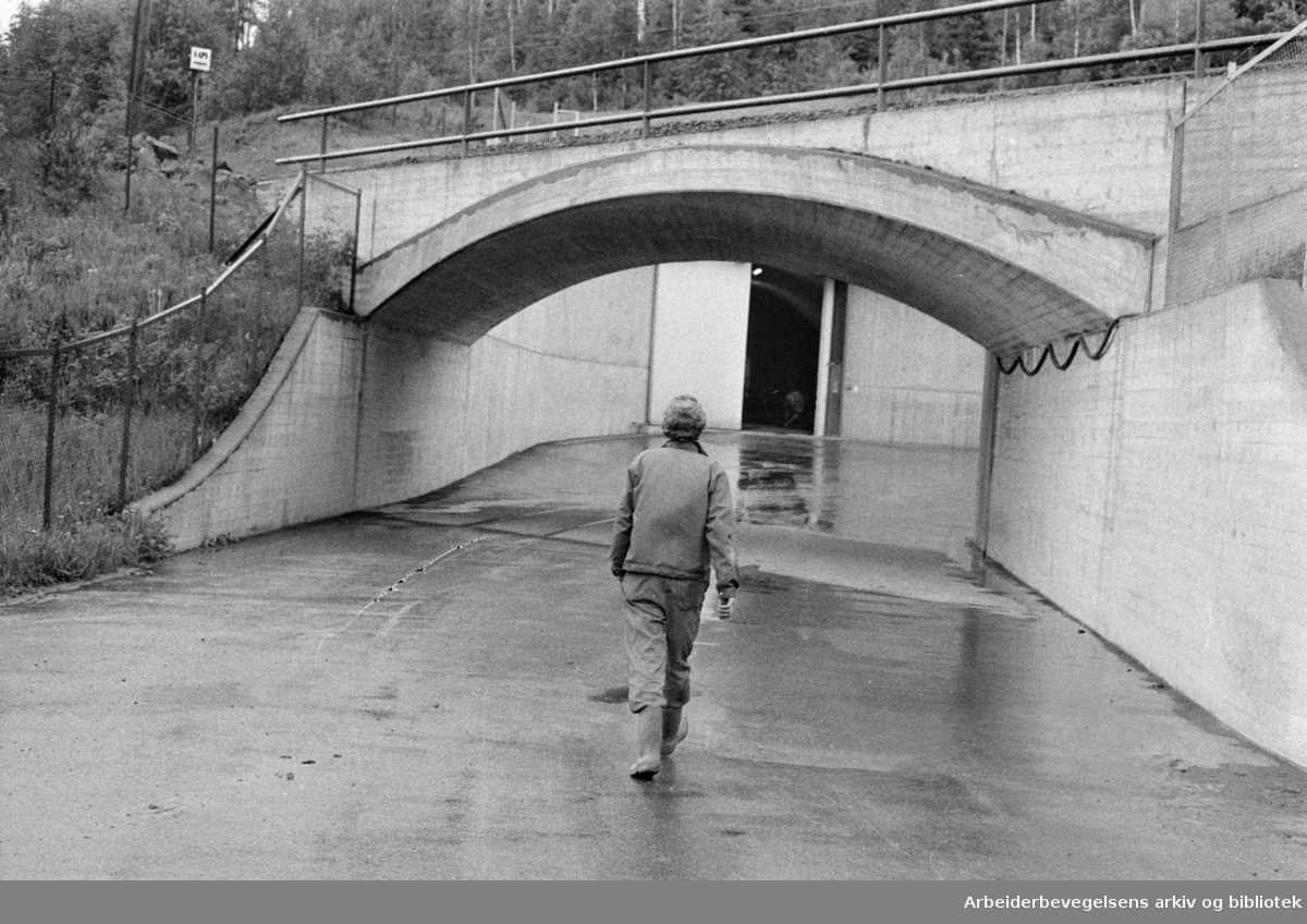 Maridalen: Jernbaneundergangen ved renseanlegget for Maridalsvannet. Juni 1976