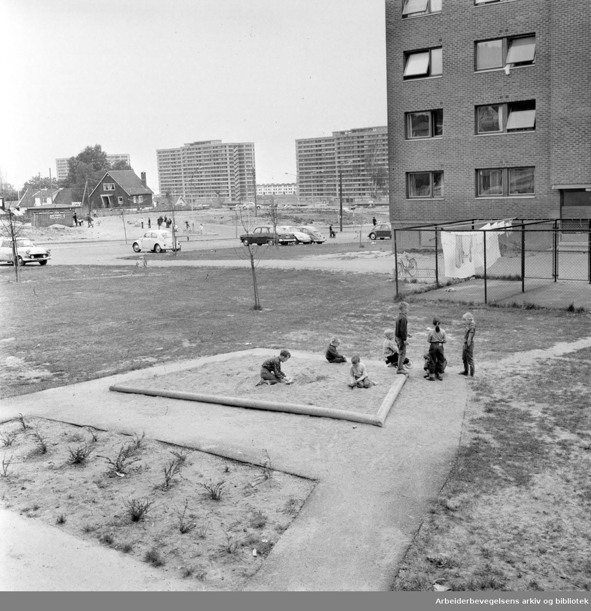 Haugerud. Mødreaksjon på Haugerud for bedre lekemuligheter. Juni 1969