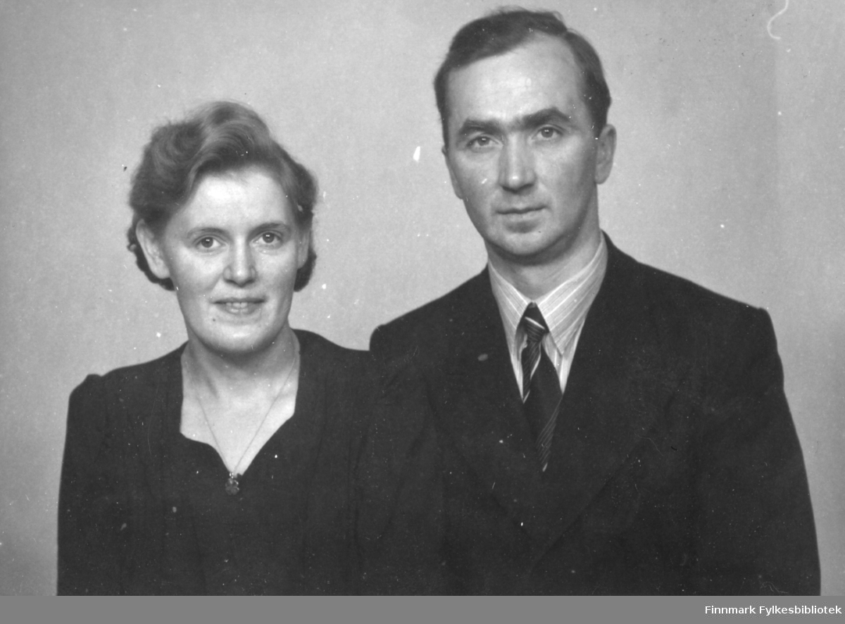 Gerd og Arne Klemetsen. Familiealbum tilhørende familien Klemetsen. Utlånt av Trygve Klemetsen. Periode: 1930-1960.