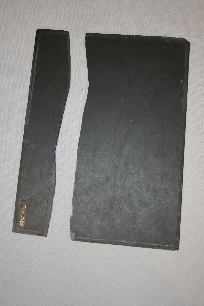 Rektangulær, svart skifertavle i to delar