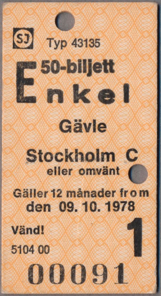 Två edmonsonska biljetter med orangemönstrad bakgrund och texten:
"SJ Typ 43135
50-biljett Enkel
Gävle Stockholm C eller omvänt
Gäller 12 månader fr o m den 09. 10. 1978".
Text på baksidan: "Denna biljett gäller endast vid tjänsteresa för AGEVE Gävle".
Båda biljetterna ser lika ut med undantag för att den ena har datumet "01. 02. 1979" och ett hål efter biljettång. Den andra biljetten har två hål efter biljettång.
Biljetterna kunde användas en gång under den 12 månaderna de var giltiga.