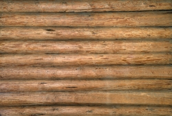 Innvendig tømmervegg i det laftete stabburet på klokkergarde