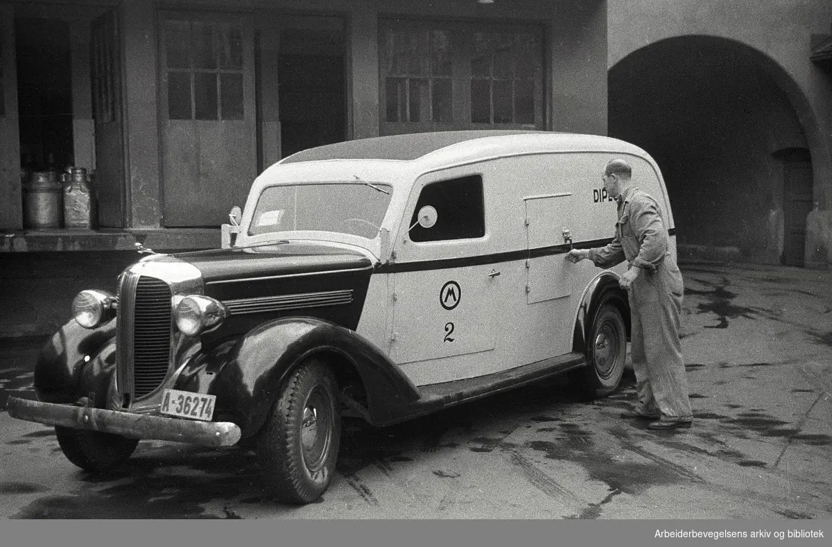 Iskremproduksjon på Fellesmeieriet, 6. juni 1946.