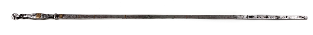 Alnstock av järn med graverad ornering och mässingsinläggning. På skaftet ingraverarat en våg och en handske; märkt "Söderhamn Anno 1733".