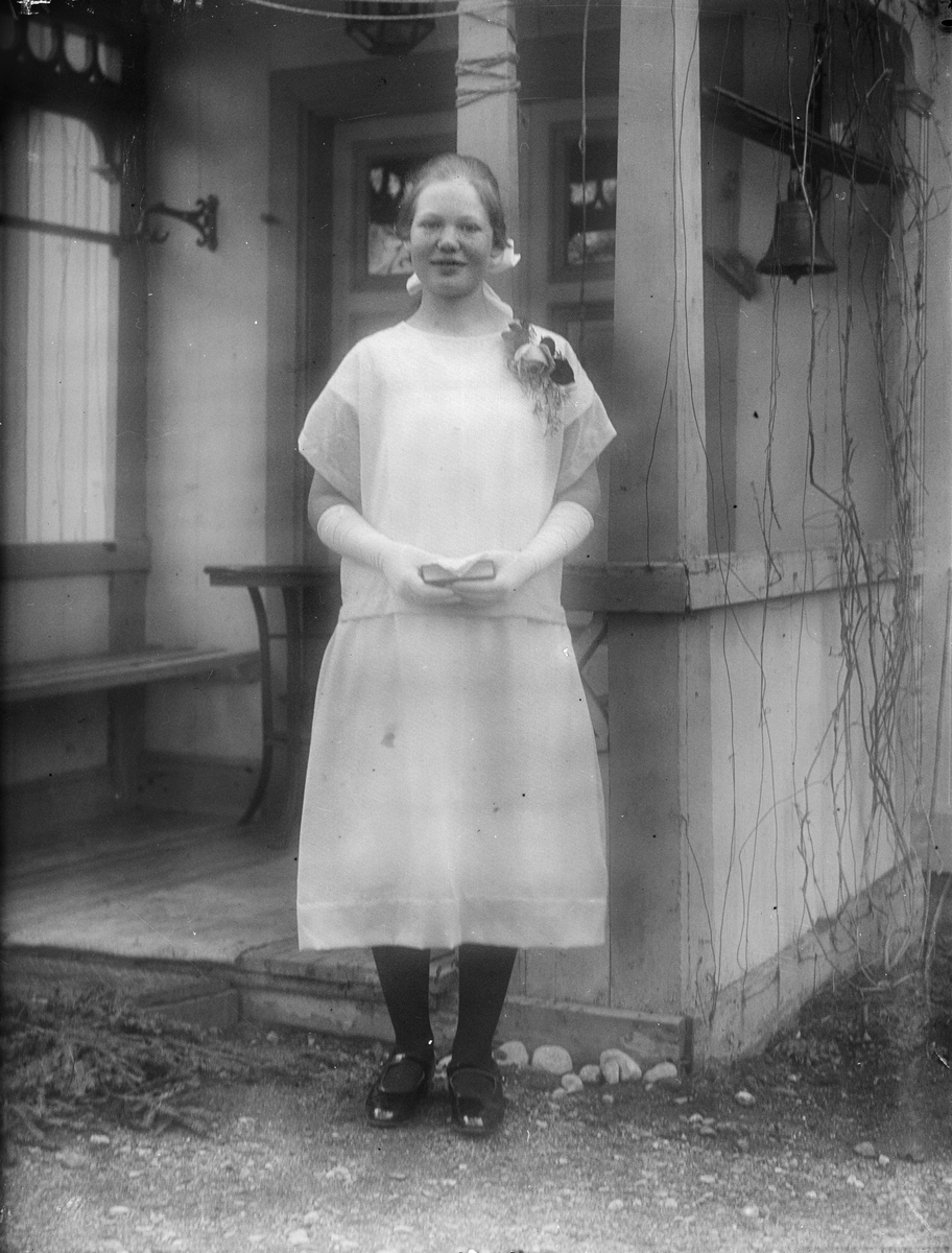 Konfirmanden Gunhild Lundin, Frösthult, Uppland 1926