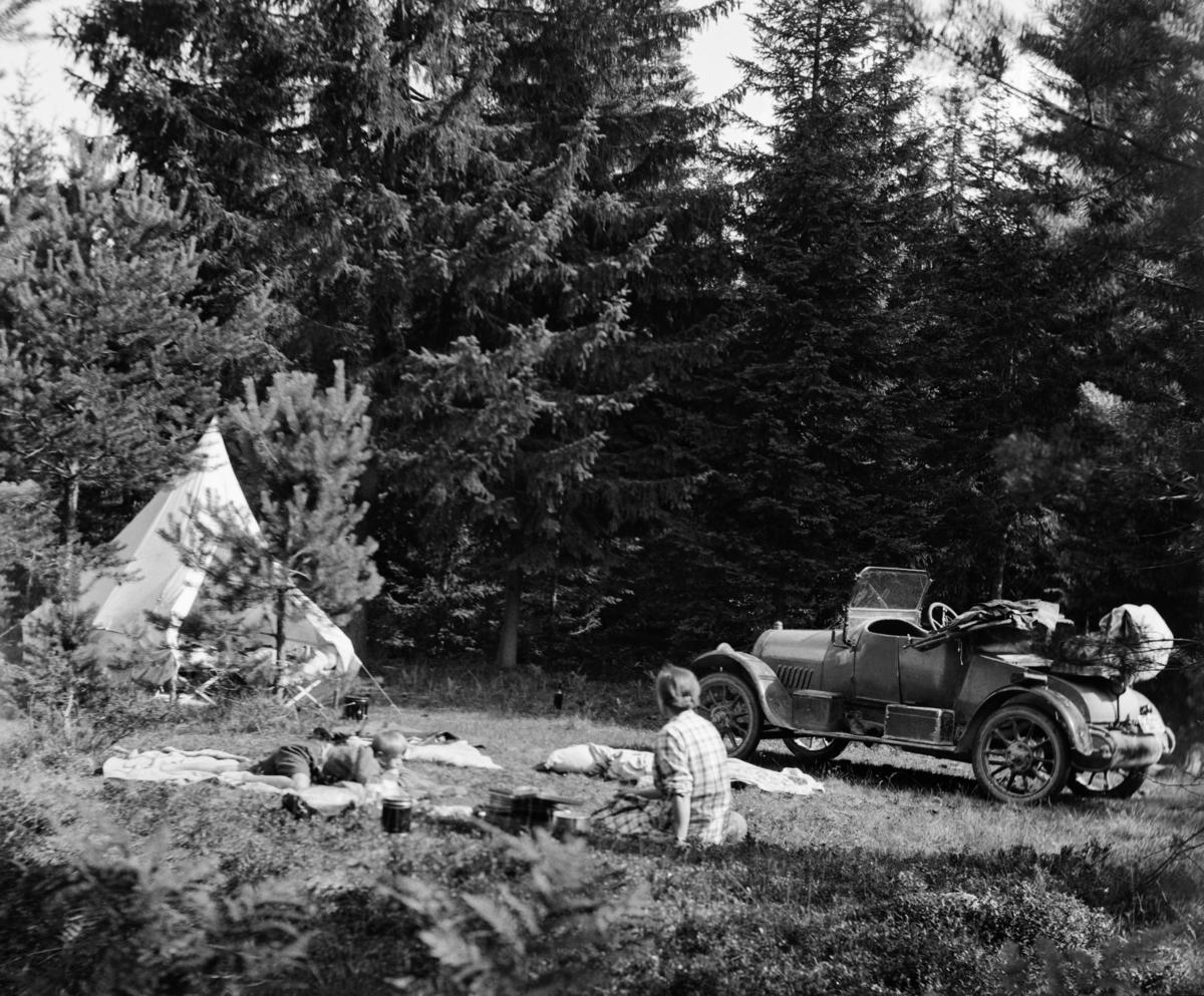 Bilferie med telt på 1930-tallet. (Foto/Photo)