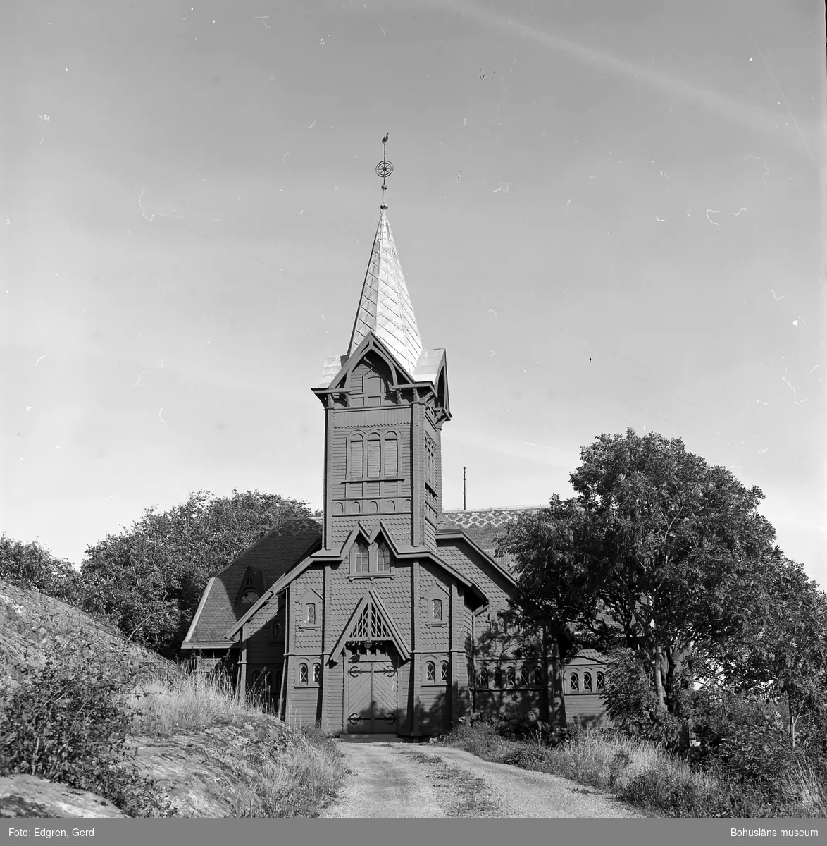 Text till bilden: "Hälleviksstrands kyrka. Från väster".