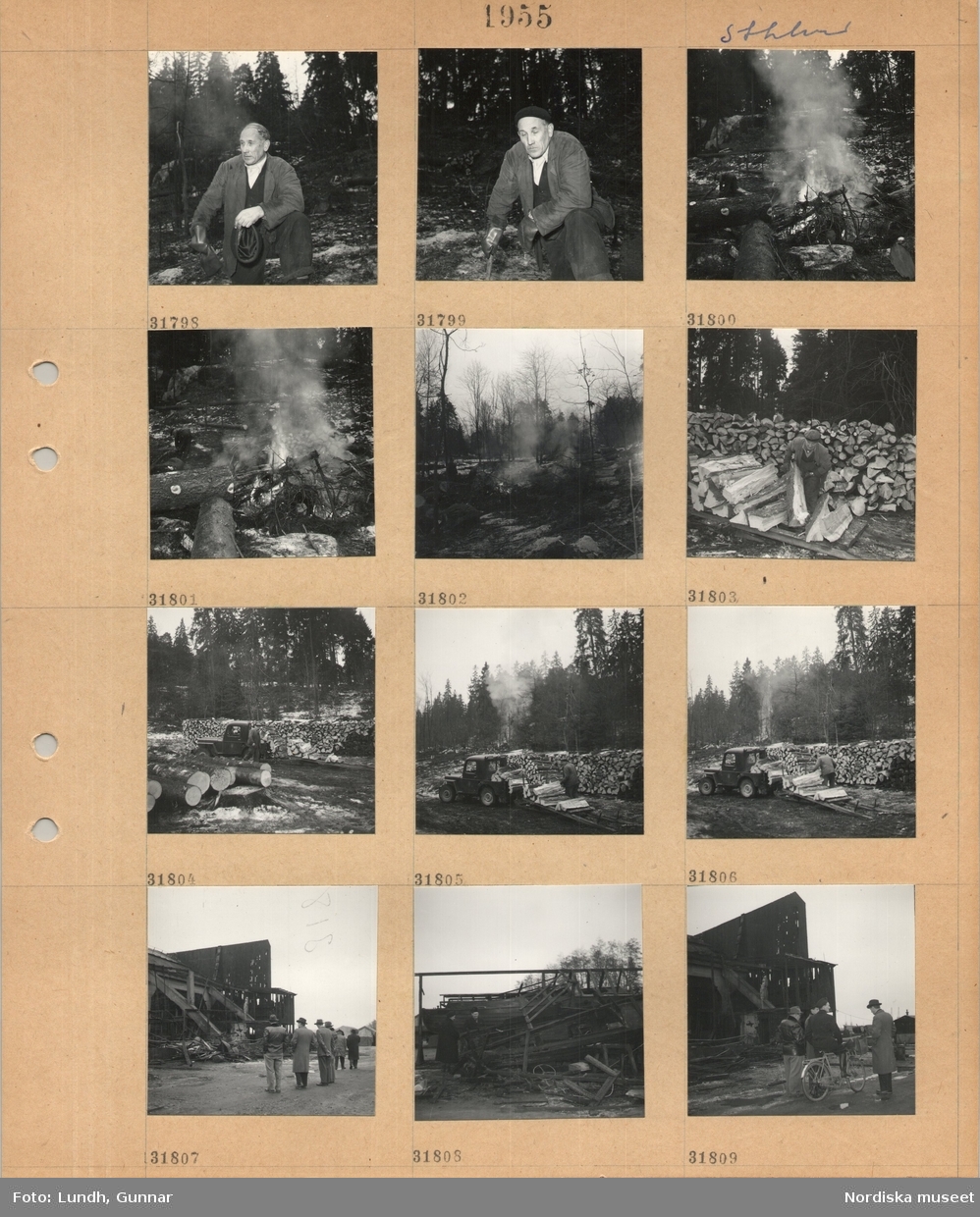 Motiv: Sthlm (Stockholm) ;
Porträtt av en man i en skog, en hög med granar brinner, en man staplar timmerstockar, en grupp män vid en byggnad troligen efter en brand.