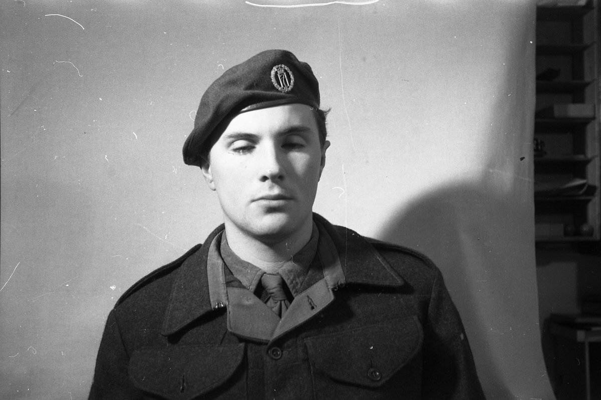 Portrett av uidentifisert mann iført militær uniform.