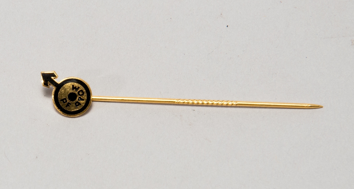 En förpackning innehållande 19 st pins/rockslagsmärken med nål, symbolen för järn med en kärna och inskrift "PF ATOM"