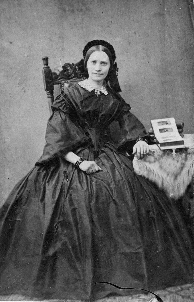 Fru Mathilda Dandernell, född Nygren, 1832-1867. Höggs var fosterföräldrar.