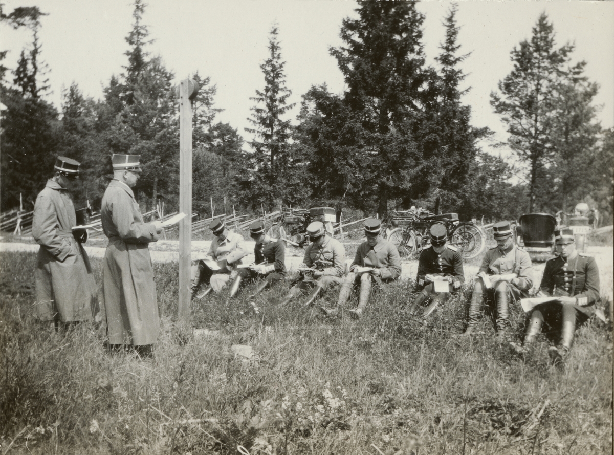 Text i fotoalbum: "I 5:s officersövningar på Gotland den 2.-10. juli 1924".