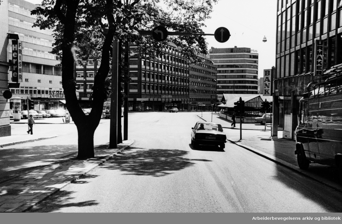 Oslo: Arbeidersamfundets plass. Mai 1977