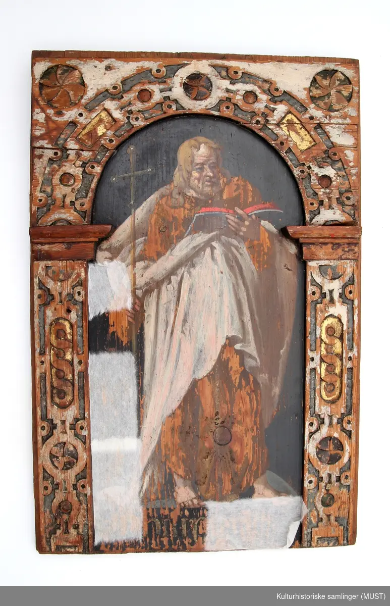 Philippus med bok i venstre og stav med kors i høyre hånd