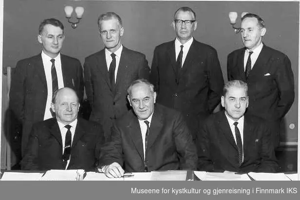 7 menn ved et bord - Finnmark fylkesutvalg, 1967
