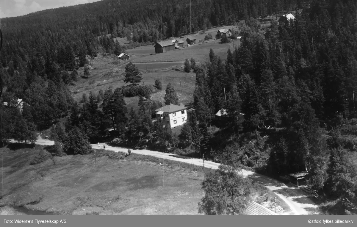 Fjellstad 73/44. I bakgrunnen Sør-Klubben. Flyfoto fra Rømskog ...