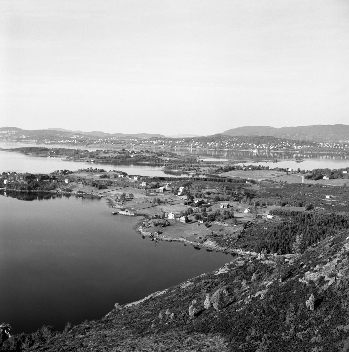 Oversiktsbilde av en del av Tørla med Hankane. Motiv tatt fra Leirvågfjellet.
