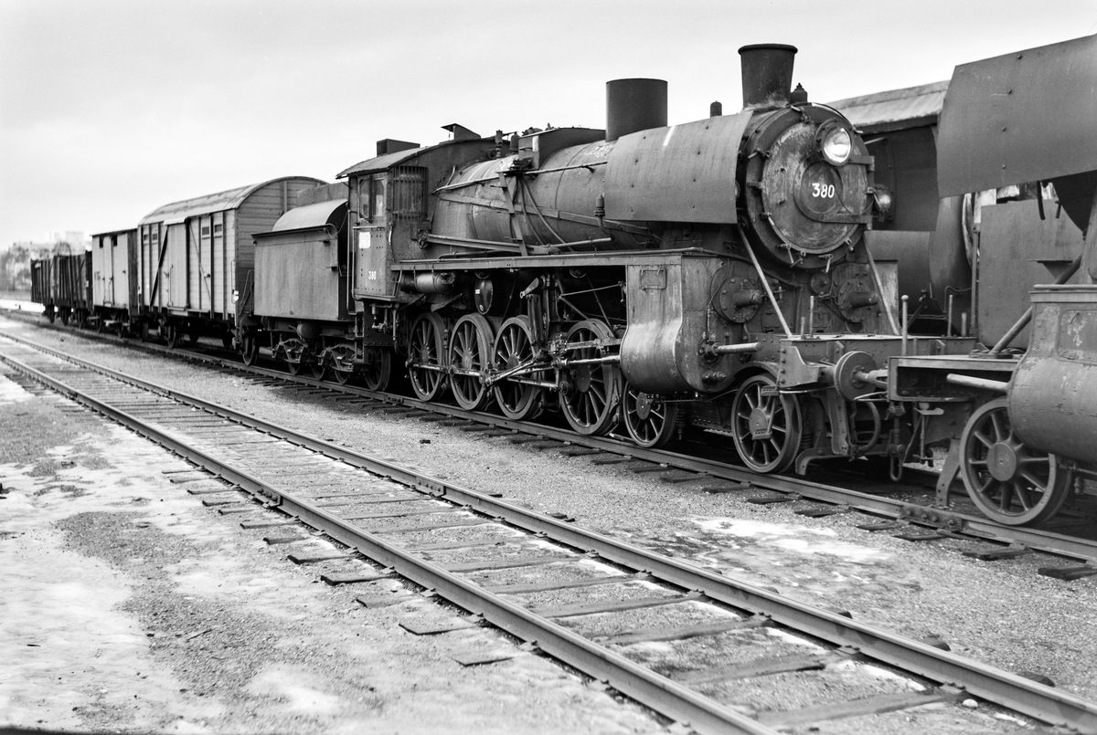 Utrangert damplokomotiv type 26c nr. 380 på Marienborg.