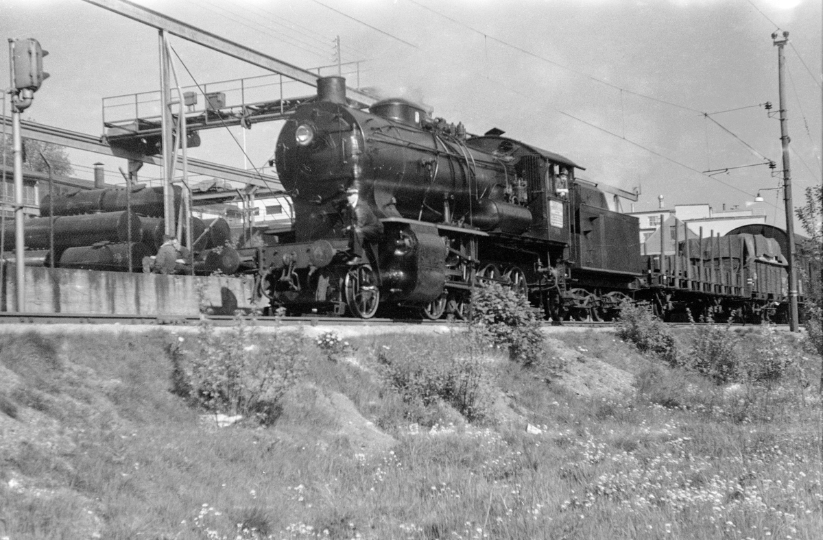 Damplokomotiv type 33a nr. 300 med godstog mellom Kronstad og Minde stasjoner.