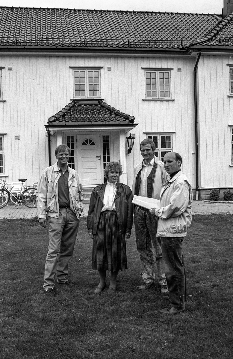 Eksempel på god byggeskikk. Fra venstre: Truls Wetterhus, Marit Eikeland og Nils-Petter Wiik og Ivar Gudmundsen.