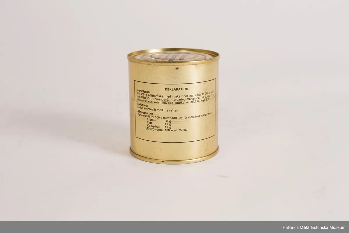 En konservburk som innehåller köttfärssås med makaroner. Burk av metall, guldfärgad. Svart text på lock och burk. Med deklaration och tillagningsanvisning.  Burken innehåller 3150 g.