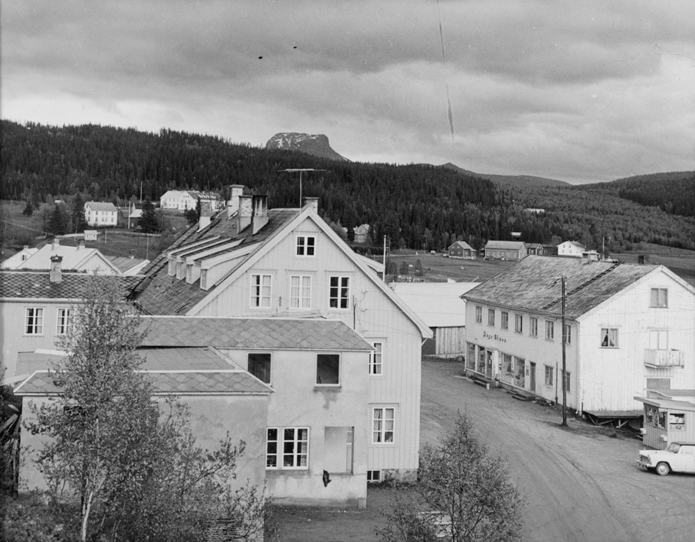 Hattfjelldal. Bebyggelse sentrum. I forbindelse med Hattfjelldal Kommunes 100 års jubileum sommeren 1962.
