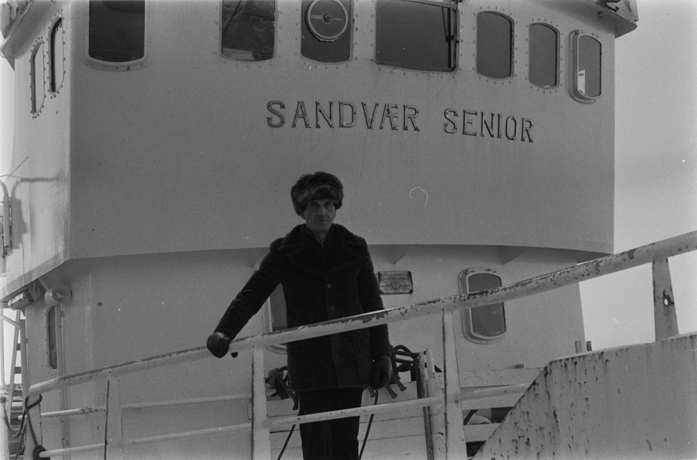 Fiskebåten Sandvær Senior. Eilif Sandvær på dekk.