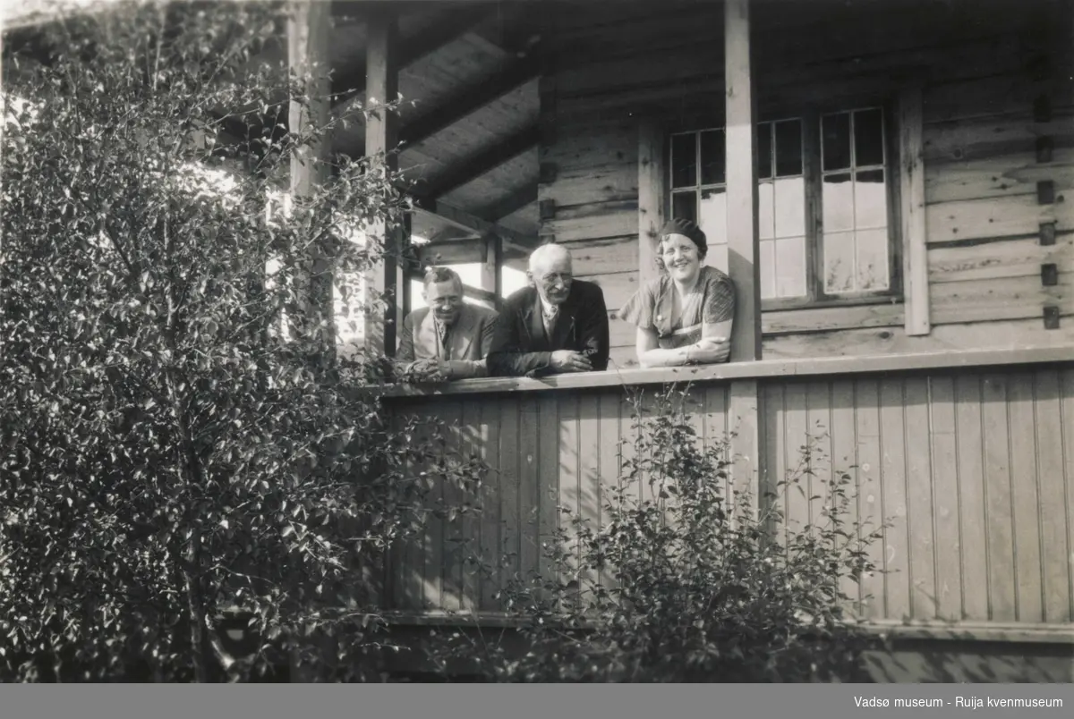 Carl Clerck og Lisbeth Esbensen på antatt hytteveranda i 1933.