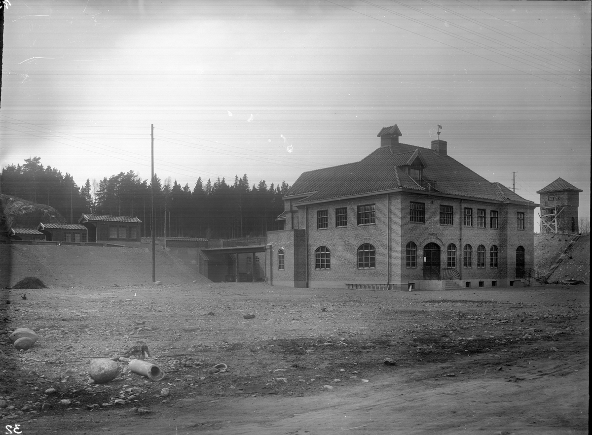 Nya stationshuset Södertälje Södra under uppförande. Det togs i bruk 1921.
