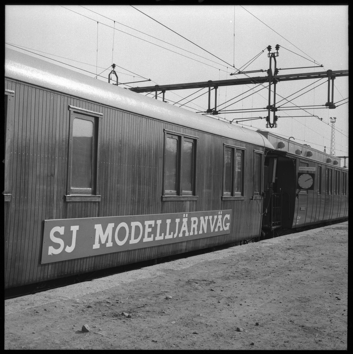 Statens Järnvägar, SJ utställning av modelljärnväg  mot framtiden som är en gåva med anledningen av 100-årsjubileum 1956-12-01.