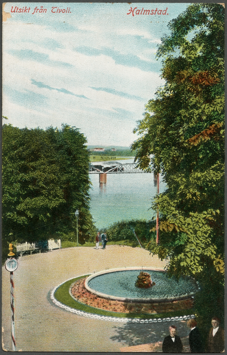 Utsikt från Tivoli i Halmstad (Norre Katts park) med Västkustbanans järnvägsbro över Nissan i bakgrunden, belägen mellan Halmstad N och Halmstad C.