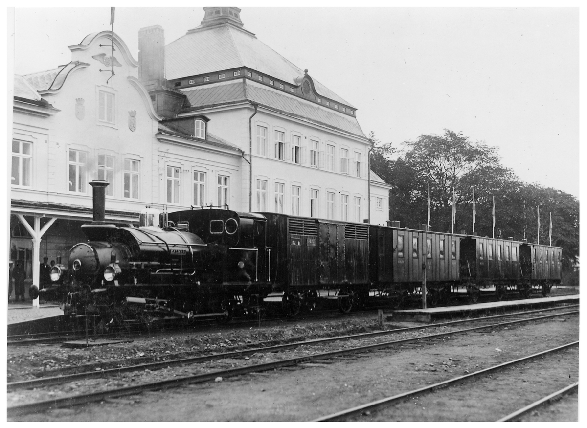 Ånglok med tågsätt från 1874 vid Kalmar Järnvägars 50 årsjubileum ...