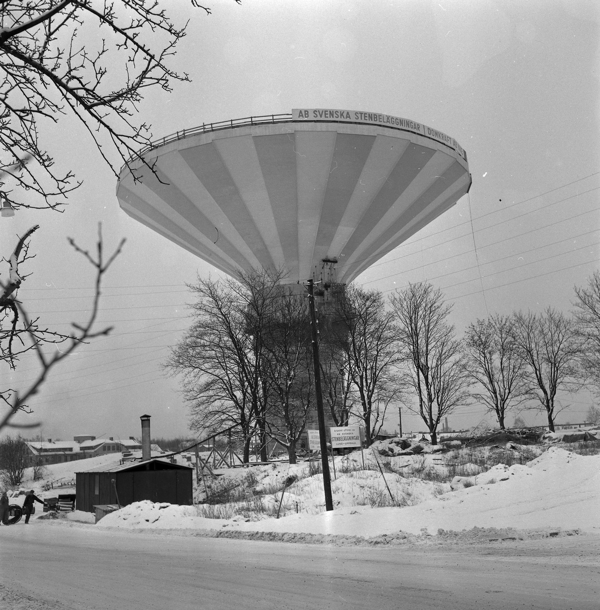 Nya vattentornet på norr.
Januari 1957.