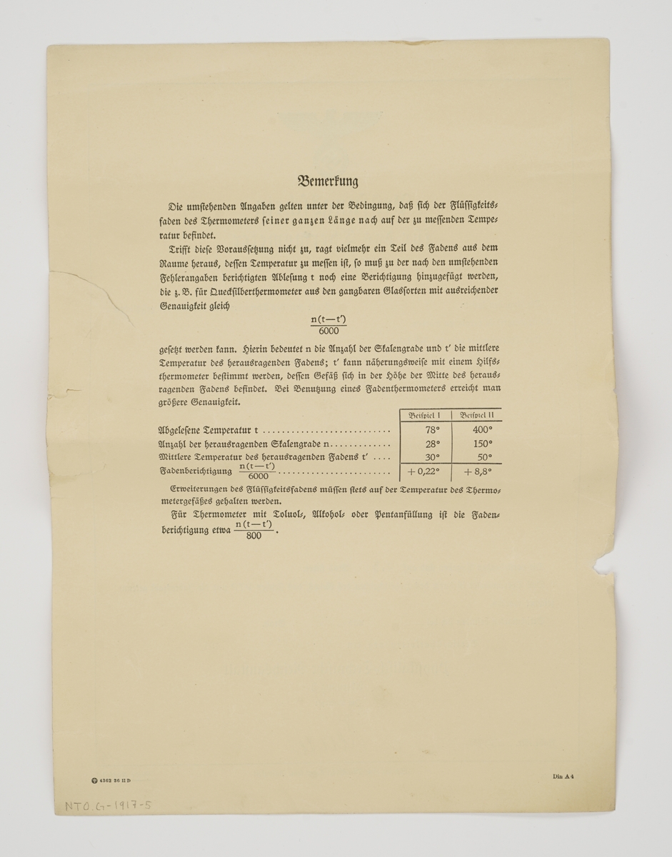 Tre termometre liggende i et etui medfølgende hvert sitt test/godkjenningsdokument fra Tyske myndigheter datert april/mai 1939