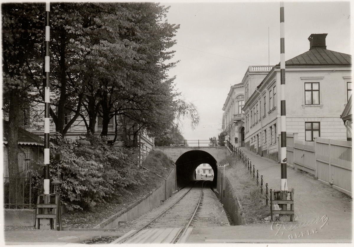 Ostkustbanan, OKB´s tunnel under Storgatan, från söder.
