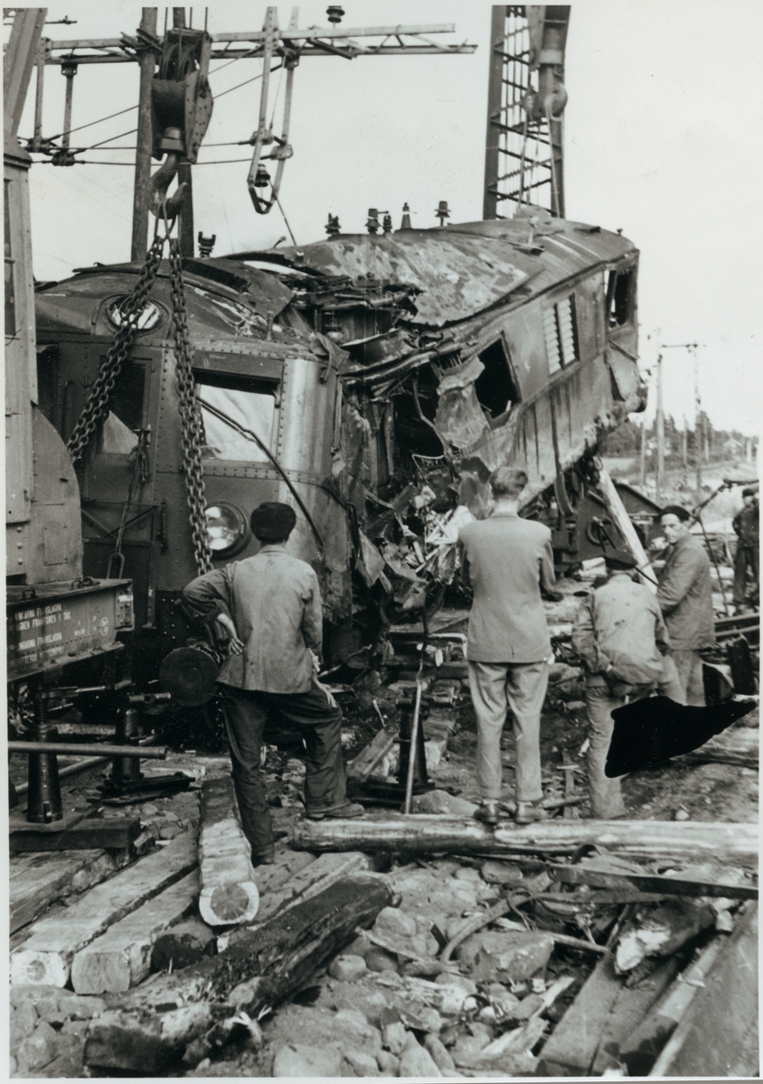Statens Järnvägar, SJ D 539 lyfts efter olyckan i Pålsboda 1951.