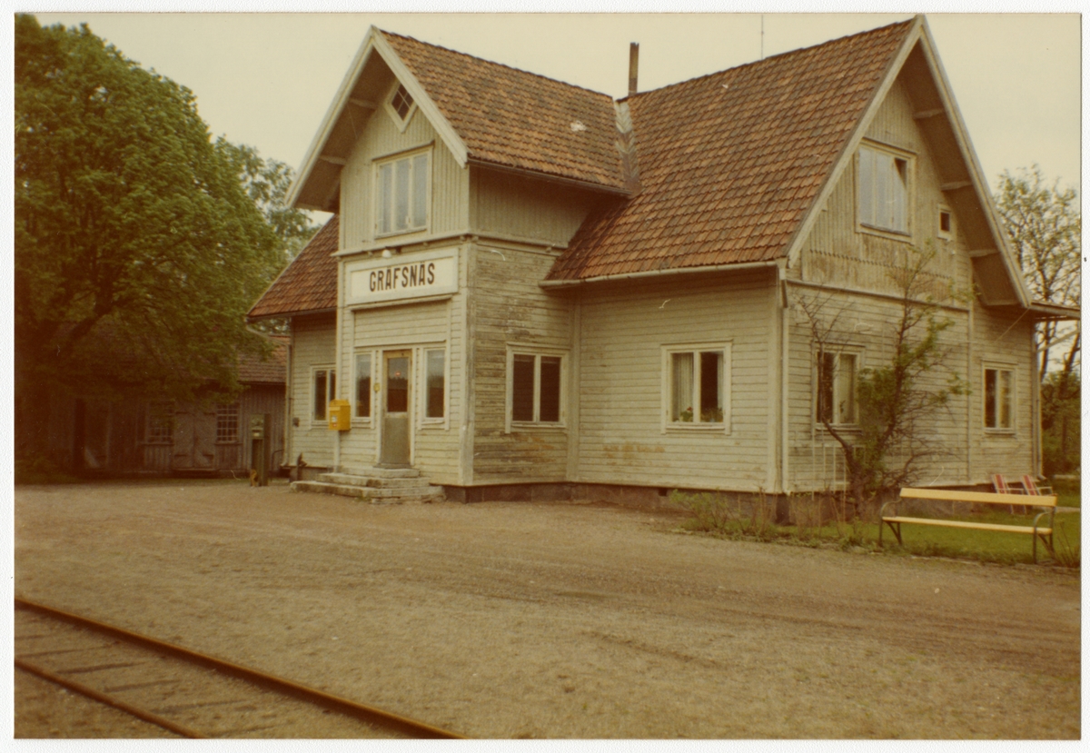 Västergötland - Göteborgs Järnväg, VGJ, Stationshuset brann 1914 och stationen flyttades i samband därmed till dåvarande järnvägsrestaurangens lokaler. I nuvarande skick har stationen varit sedan 1922. En och en halv våning i trä.