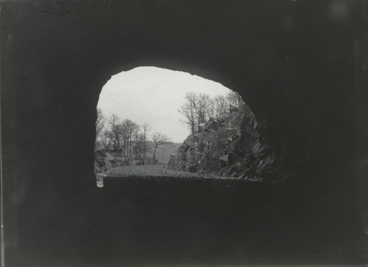 Dubbelspårsbanbyggnad Göteborg - Alingsås. Tunneln vid sjön Aspen på bandelen Jonsered- Lerum, år 1911 - 1912