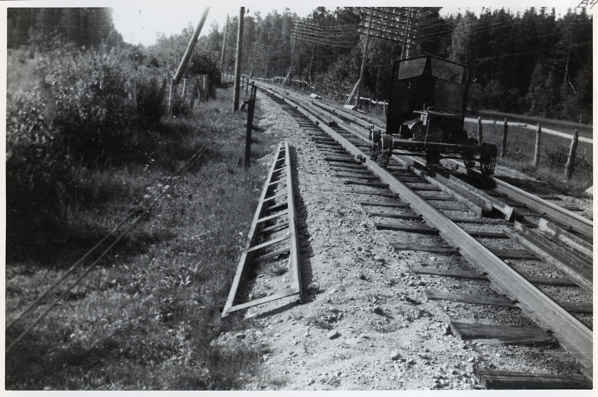 Trasig stolpe nummer 130 på linjen mellan Ändebol och Simonstorp.