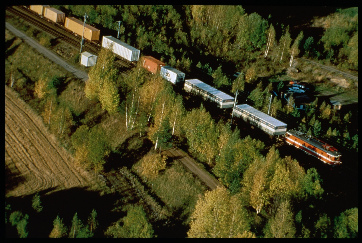 Statens Järnvägar, SJ Rc4 1194 med godståg.