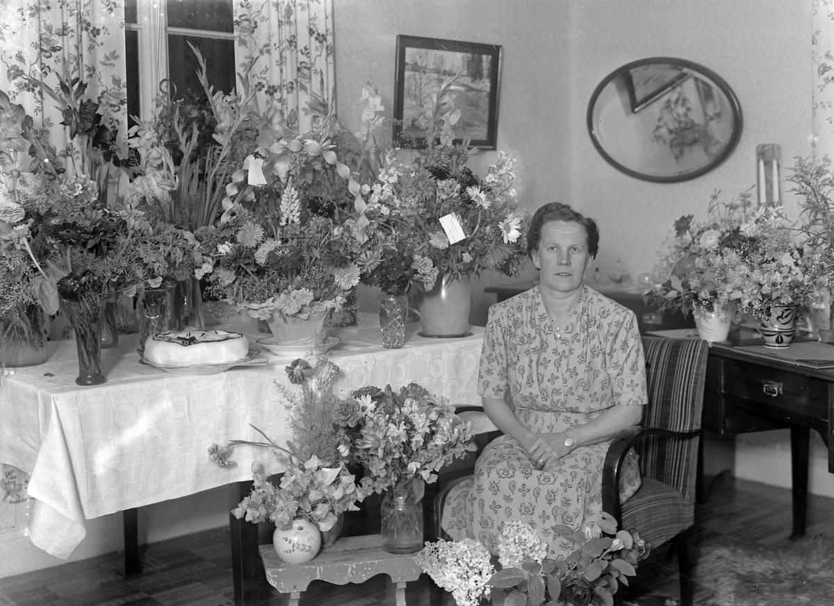Fru Lisa Eriksson, Strömsbro. Foto aug 1945.