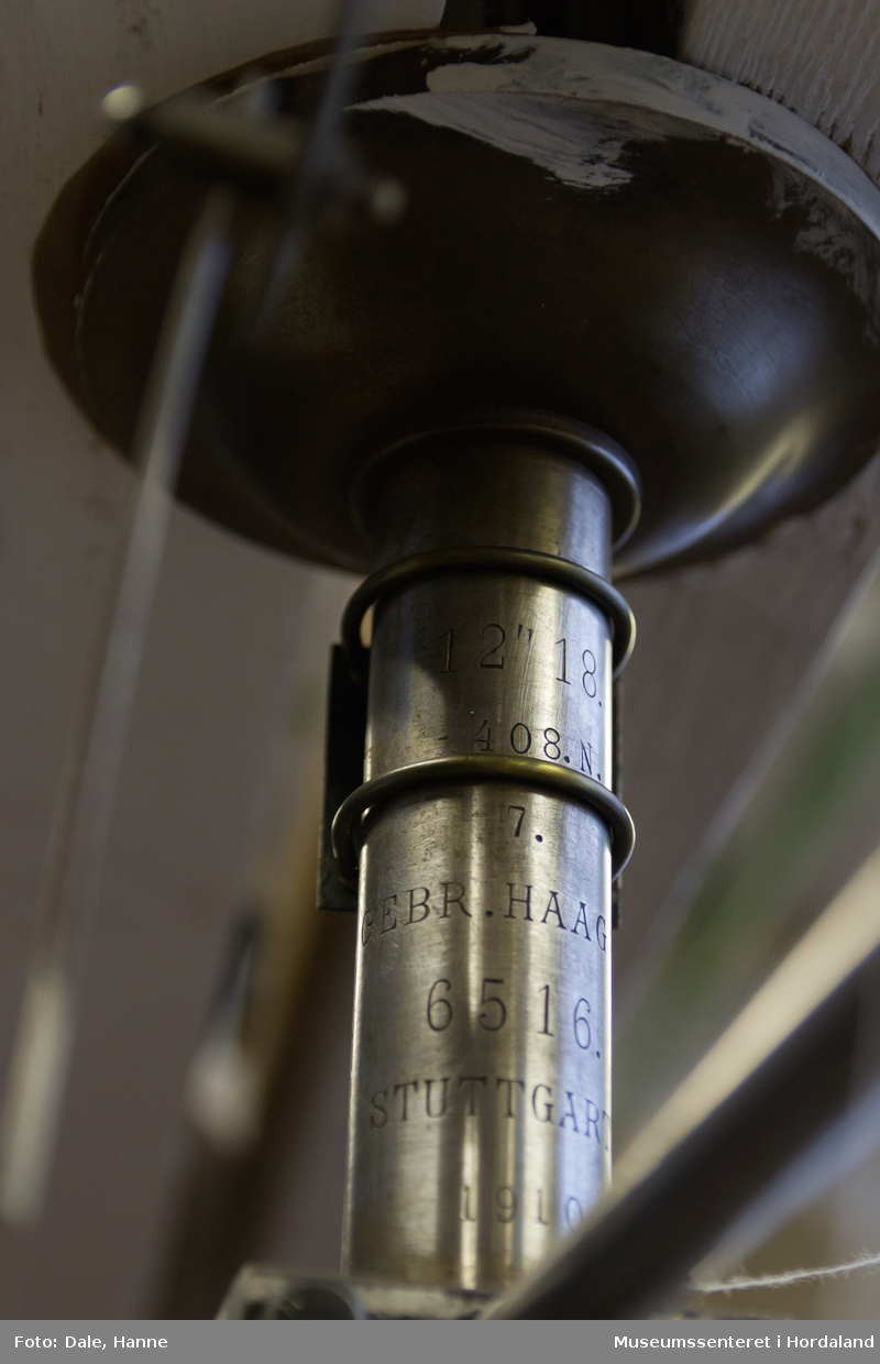 Hengande Haaga rundstrikkemaskin med 408 nåler frå 1910.