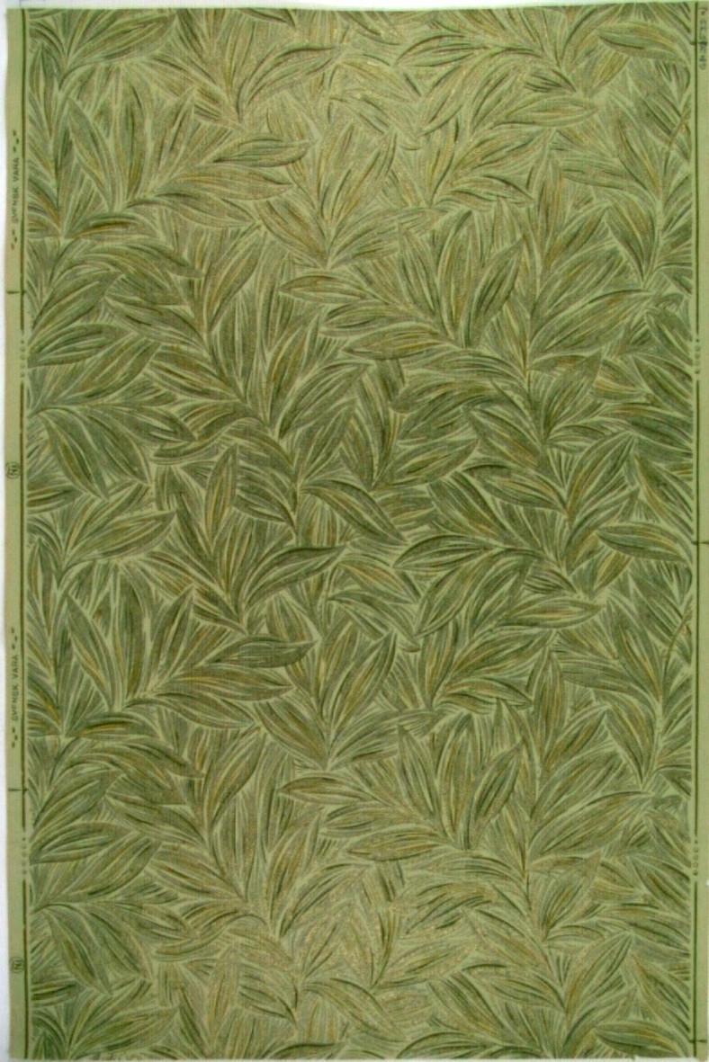 Tätt ytfyllande bladmönster i senapsgult och guld samt i två gröna nyanser på en ljusgrön bakgrund.