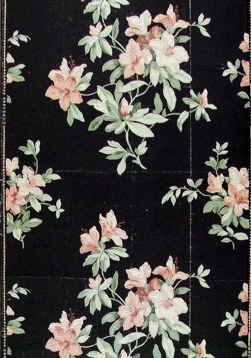 Vackert tecknade liljor i flera rosa och ljusgröna nyanser på en svart bakgrund. Vacker tapet.



Tillägg historik:
Tapeten är enligt brev uppsatt på 20-30-talet.