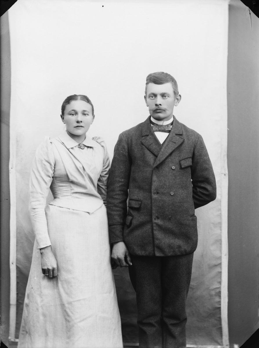 Garver Ole Myhr i Vaalebro (Ringebu) med kone