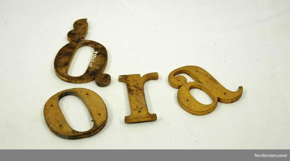 Form: Små bokstaver; a, r, g .
