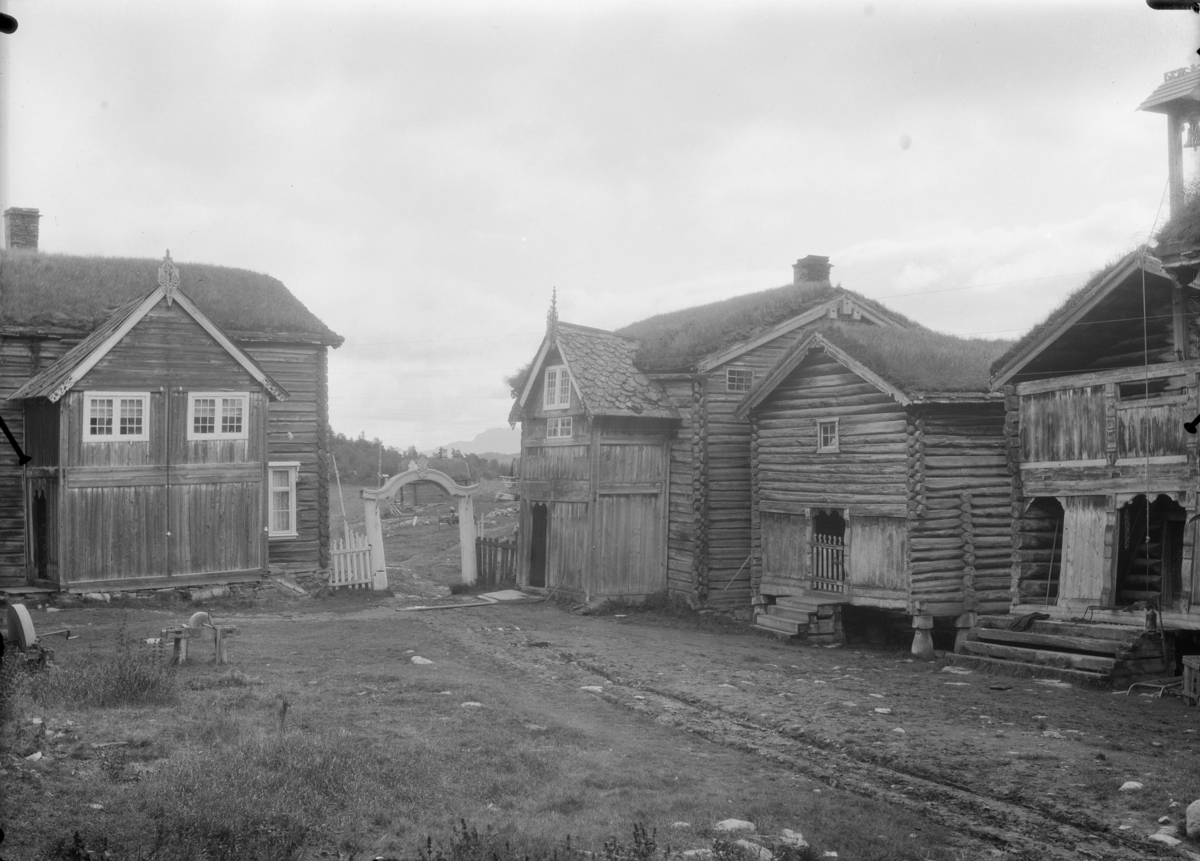 Vågå, tunet på Kvarberg Nigard, også nevnt som Kvarberg Nedre. Fra ...