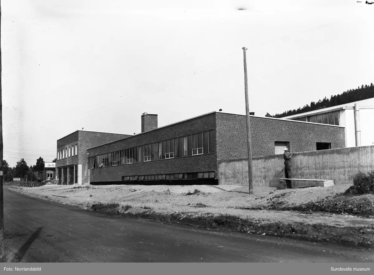 Bil & Buss nybygge på Fabriksgatan (senare Universitetsallén).