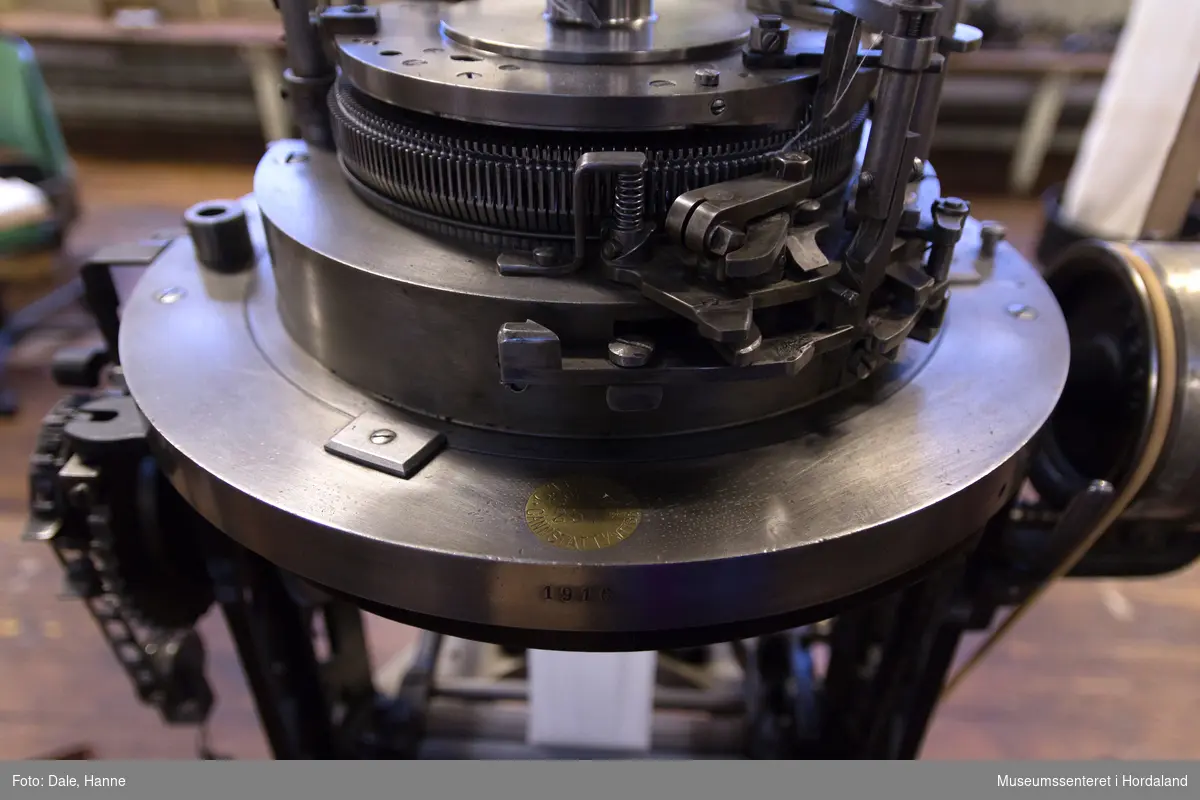 Svart Terrot rundstrikkemaskin med liten diameter (8 1/2") og 2x 190 nåler.